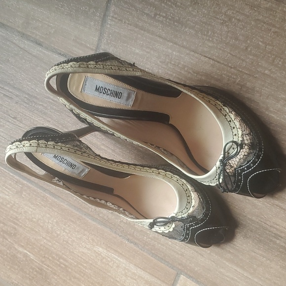 Moschino Peep-Toe Mesh Lace Wingtip Heels. Made in Italy - Picture 2 of 16